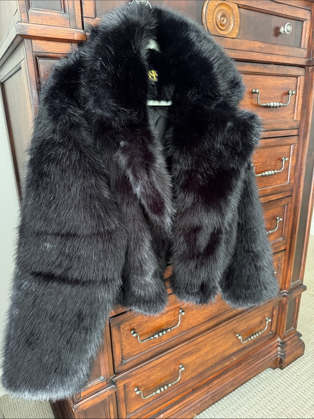 SSYS Cropped Faux Fur Jacket in Black - Picture 4 of 5